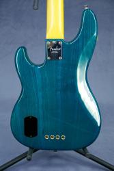 Бас-гитара, производство США, подержанная, в отличном состоянии FENDER USA Precision Bass Deluxe 1998 DN812130
