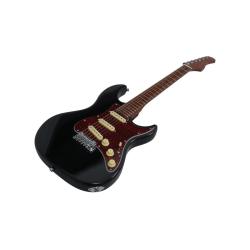 Электрогитара с чехлом, форма Stratocaster, SSS, цвет черный SIRE S7 Vintage BK