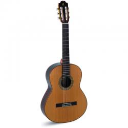 Электроакустическая классическая гитара, цвет натуральный ADMIRA A10-EF