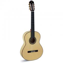 Классическая гитара, цвет натуральный ADMIRA F4
