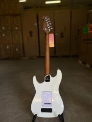 Электрогитара, в комплекте чехол и аксессуары BULLFIGHTER D-160SE With bag, White