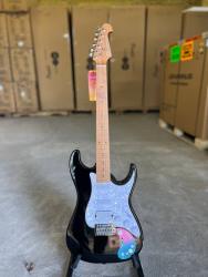 Электрогитара, в комплекте чехол и аксессуары BULLFIGHTER D-160SE With bag, Black