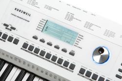 Синтезатор, 61 клавиша, полифония 128, цвет белый KURZWEIL KP110 WH