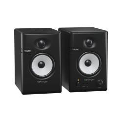Референсная ультралинейная пара студийных мониторов,  2х32 Вт, класс D,  70Гц BEHRINGER TRUTH 3.5