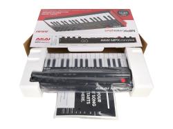 MIDI клавиатура 37 мини-клавиш, 8 пэдов с RGB, 8 энкодеров, шаговый секвенсор, арпеджиатор, колесо pitch и modulation, OLED дисплей, выходы: CV/Gate: 3 x 1/8” Pitch/Gate/Mod, 1 x 1/8” CV Clock, вход: 1/8” CV Clock MIDI AKAI MPK Mini Plus