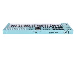 MIDI клавиатура 49 клавиш, LCD дисплей, 9 энкодеров, 8 пэдов, 9 фейдеров, 12 кнопок управления, колеса высоты тона и модуляции, 1/4