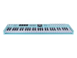 MIDI клавиатура 61 клавиша, LCD дисплей, 9 энкодеров, 8 пэдов, 9 фейдеров, 12 кнопок управления, колеса высоты тона и модуляции, 1/4
