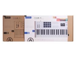 MIDI клавиатура 61 клавиша, полувзвешенная механика, дисплей, 12 пэдов , 9 фейдеров, 9 поворотных регуляторов, 3 входа для подключения педалей, MIDI in/out, USB-C ARTURIA KeyLAB 61 MK3 White