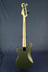 Бас-гитара Precision Bass, производство 2012 года SQUIER by FENDER Precision Bass 2012