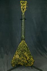 Эксклюзивная электрогитара, стилизованная под балалайку, с жостовской росписью SHAMRAY 
