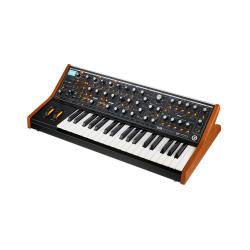 Аналоговый парафонический синтезатор, 37-нотная полувзвешенная клавиатура MOOG Subsequent 37