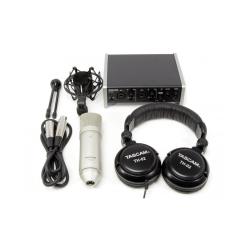 Комплект для подкастинга, включающий, аудиоинтерфейс US-2x2, высококачественные студийные наушники Tascam TH-02, конденсаторный микрофон Tascam TM-80, SONAR X3 LE, Ableton Live 9 Lite TASCAM TrackPack 2x2