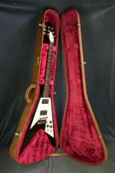 Электрогитара с кейсом, год выпуска 1999 GIBSON Flying V 91319700