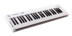 4-октавная (49 клавиш) динамическая MIDI клавиатура USB, 3 кнопки, джойстик (Pitch Bend и Modulation), 1 программируемый фейдер, вход Sustain педали, выключатель питания, питание от USB. Цвет белый. AXELVOX KEY49J WHITE