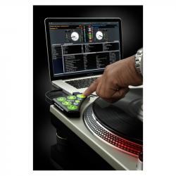 MIDI контроллер, созданный в содружестве с Serato, для использования с программой Serato Scratch Live и другими DJ программами как cue point/loop контроллер, легко устанавливается на виниловые и CD проигрыватели, микшеры и ноутбуки, 1 пара NOVATION Dicer