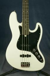 Бас-гитара, подержанная, состояние отличное BACCHUS UV-400 Jazz Bass