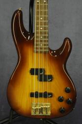 Бас-гитара японская подержанная FENDER I039260