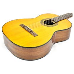 Классическая гитара, цвет - натуральный, материал верхей деки - массив кедра, материал корпуса - махагони TAKAMINE GC3 NAT
