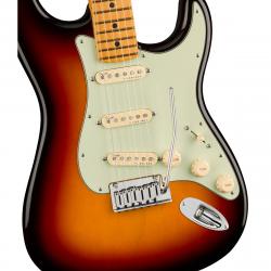 Электрогитара, цвет санберст, в комплекте кейс FENDER American Ultra Stratocaster Maple Fingerboard Ultraburst