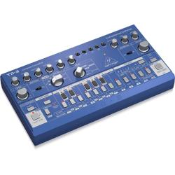 Аналоговый басовый синтезатор с 16-ступенчатым секвенсором и фильтрами VCO, VCF и VCA, синий BEHRINGER TD-3-BU