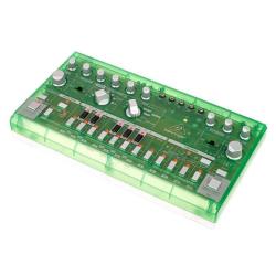 Аналоговый басовый синтезатор с 16-ступенчатым секвенсором и фильтрами VCO, VCF и VCA, прозрачный зеленый BEHRINGER TD-3-LM