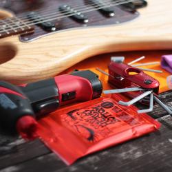 При покупке любых струн - установка на гитары со скидкой Гитарный Сервис: Замена струн (Акция)