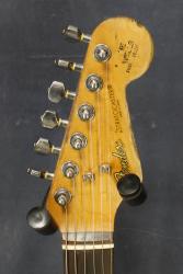 Электрогитара подержанная FENDER Stratocaster E853078